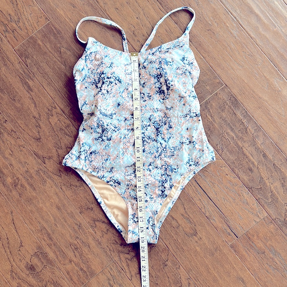 Kona Sol Knot Back Modern One-piece - Picture 4 of 6